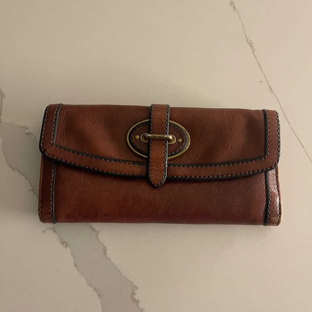 Fossil Vintage Revival Reissue Brown Leather Wallet with Signature Buckle - Picture 2 of 12